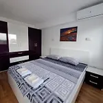 Urban Haven Apartment *