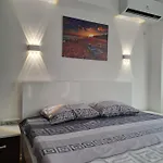 Urban Haven Apartment *